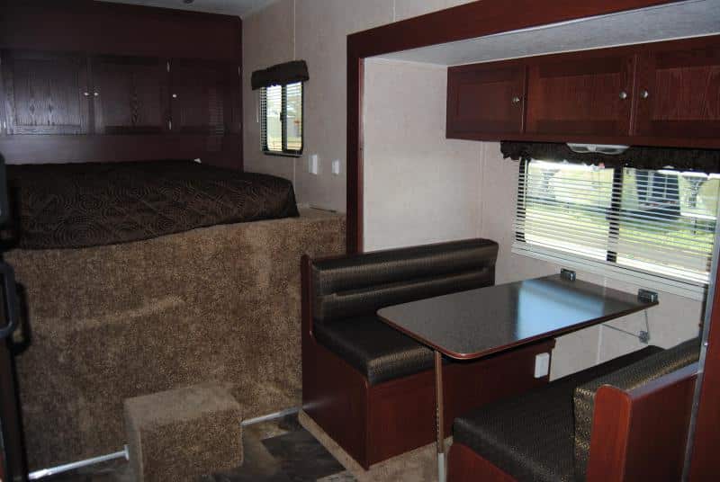 inclosed car trailers with living quarters