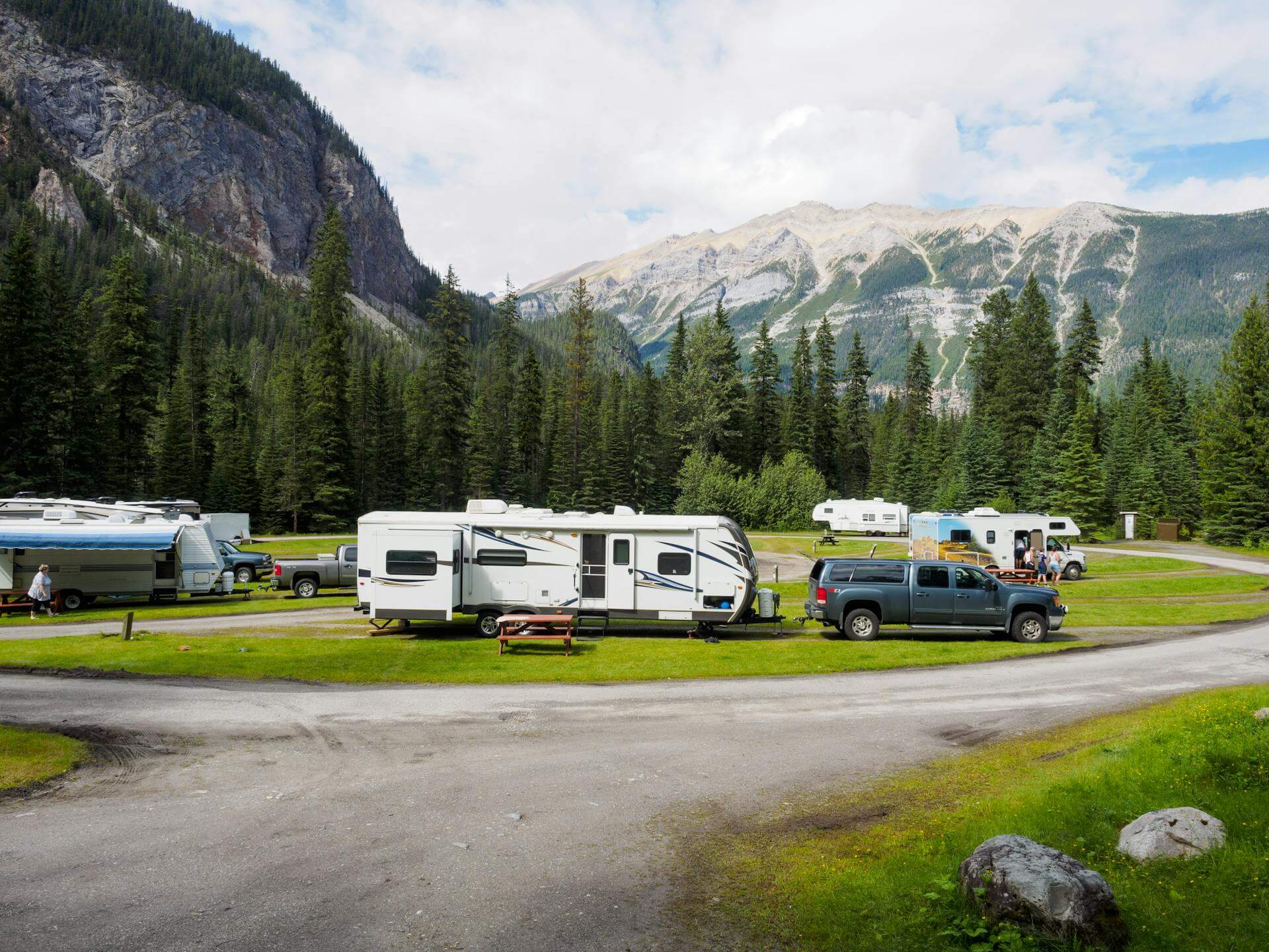 cars-with-trailers-at-a-campsite-in-mountains