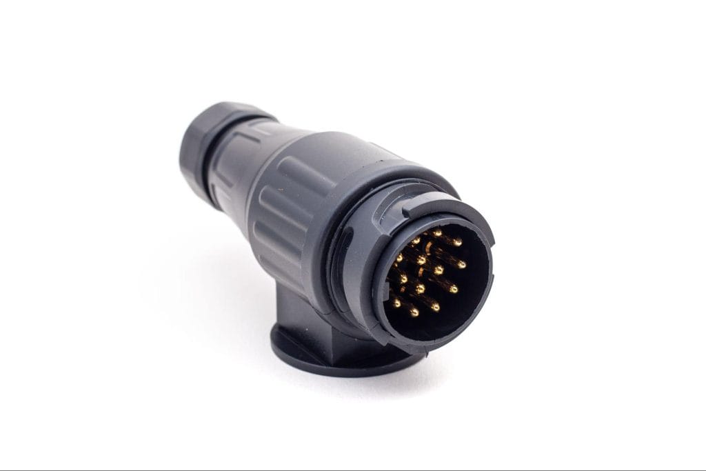 13-pin trailer socket for car or truck